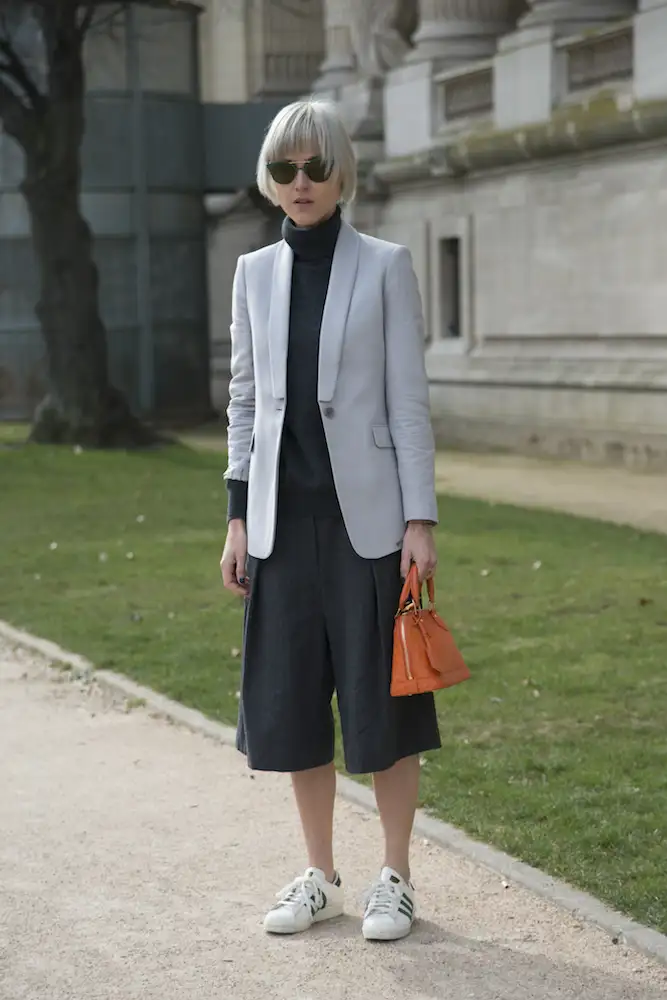 street-style-white-sneakers-trend-2.webp