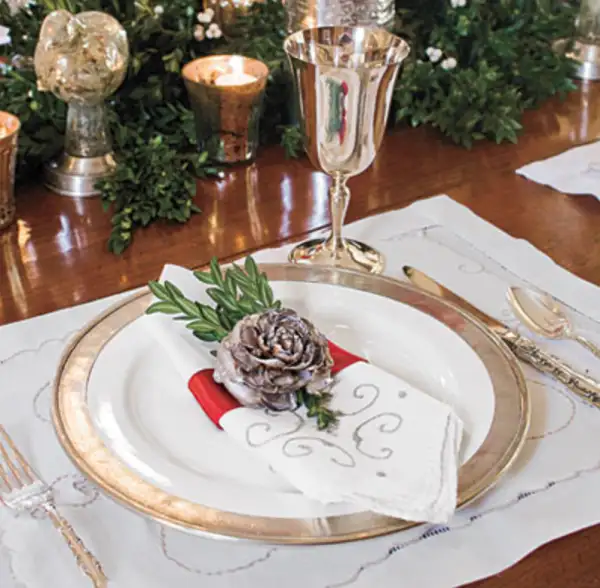Stylish-Christmas-Table-Setting-Ideas.webp