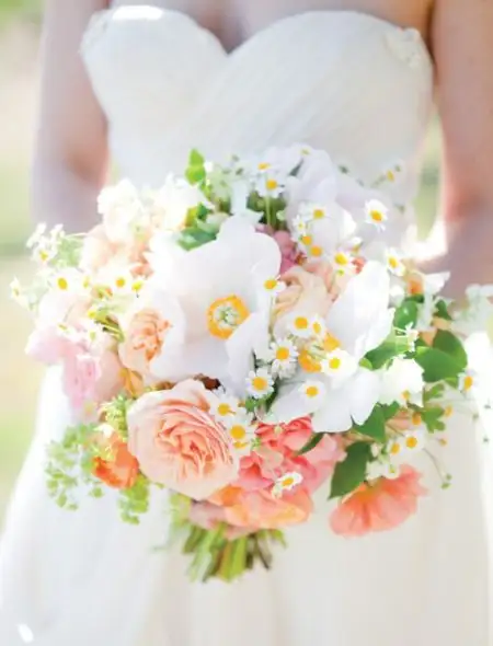 Summer-wedding-bouquet.webp