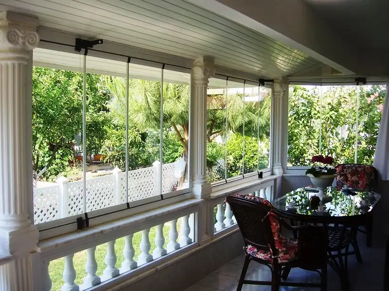 surgulu-cam-balkon-modeli.webp