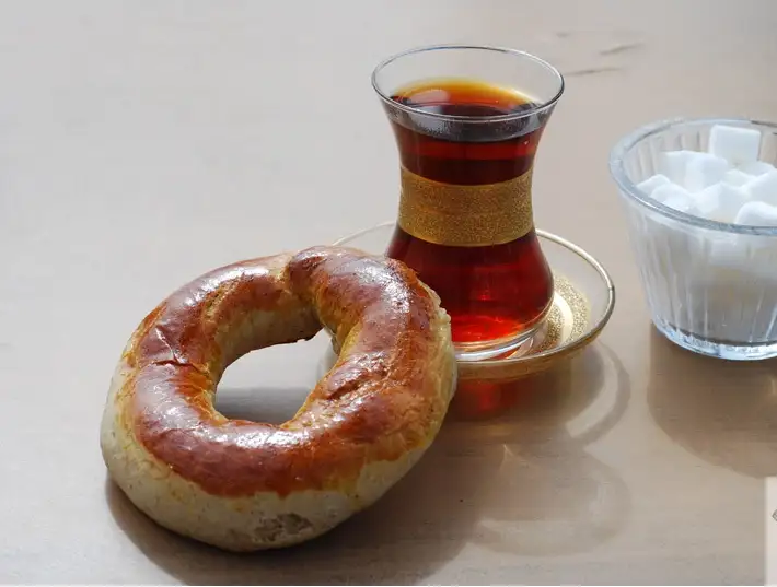 tahinli-corek-kardesler-odunlu-ekmek-firini-01.webp