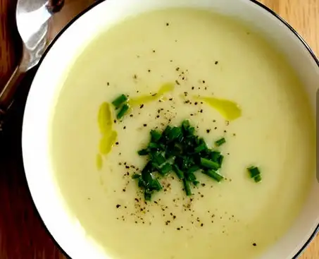 Tavuklu-Terbiyeli-Patates-Çorbası-Resmi.webp