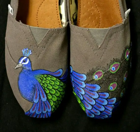 tavuskuşu-figürlü-espadrilles-ayakkabı-modeli.webp