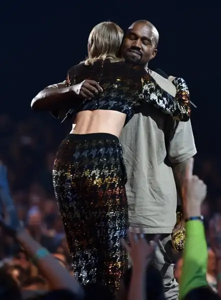 taylor-swift-kanye-west-1450100557.webp