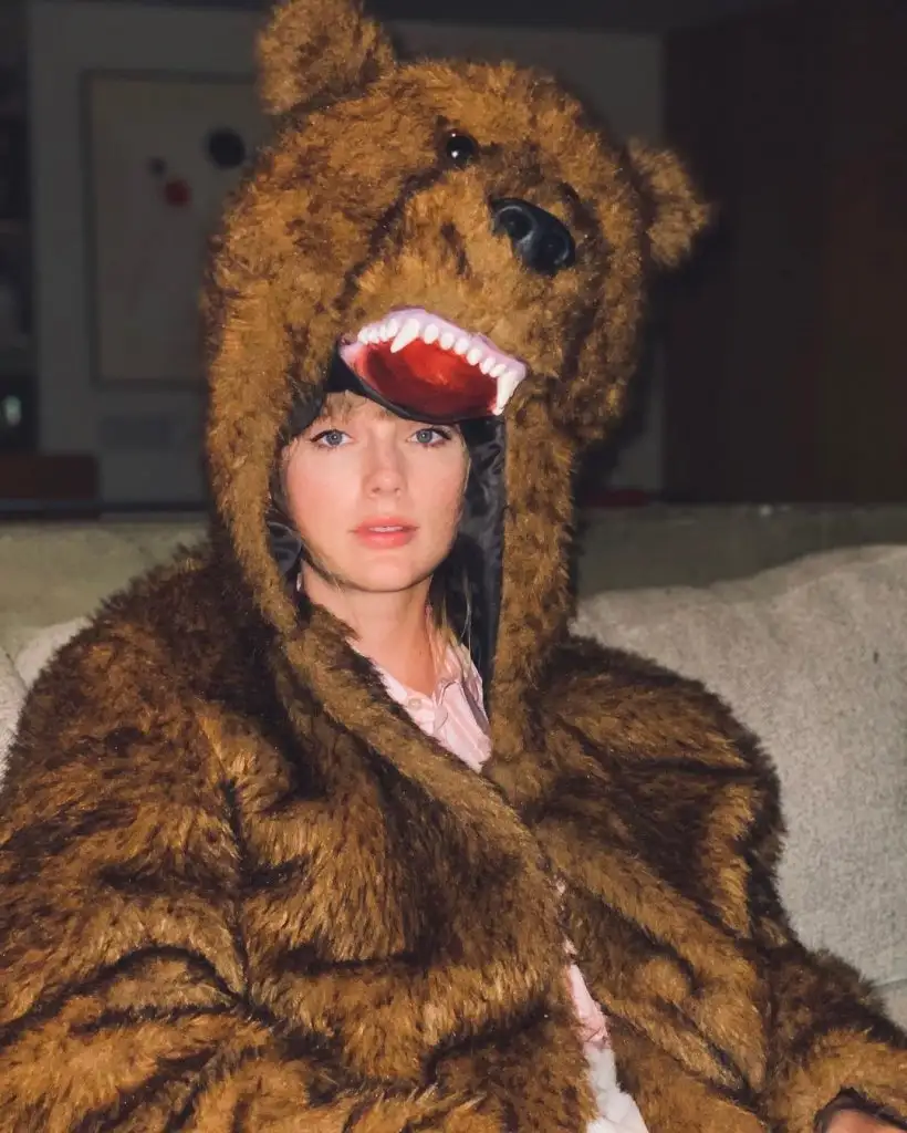 taylor_swift_kiyafetleri (12).webp