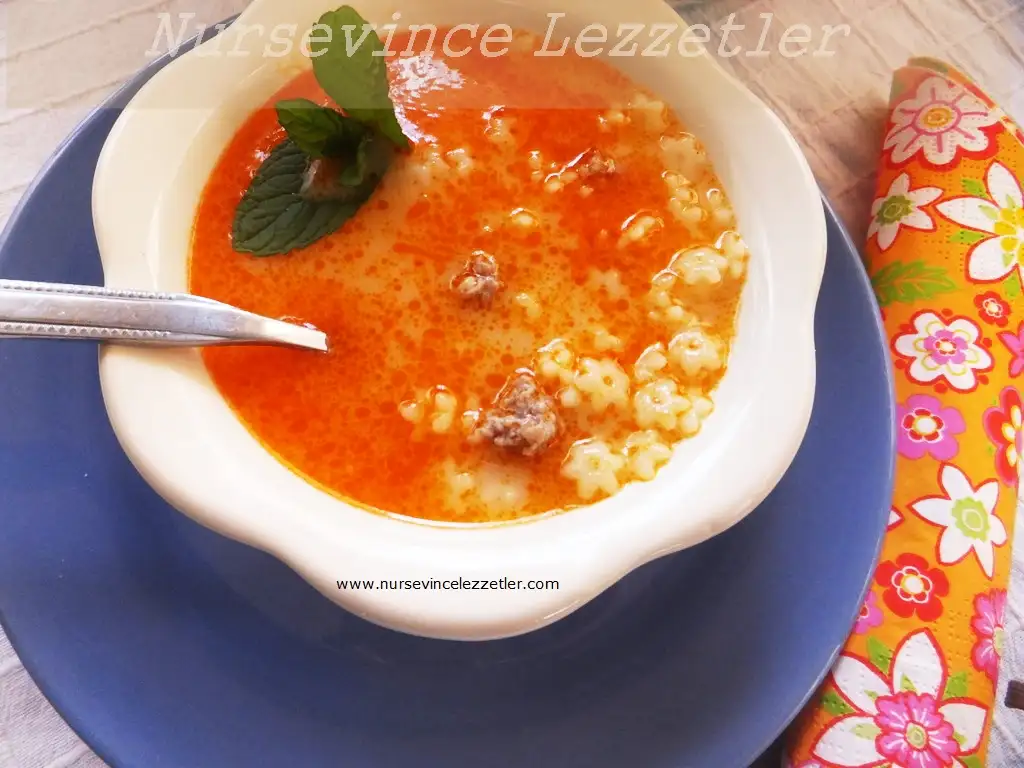 terbiyeli kiymali yildiz sehriye corbasi tarifi.webp