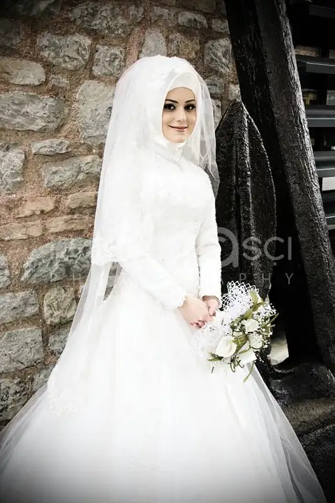 tesetturlu_gelinlik_modelleri_gelin_basi0999.webp
