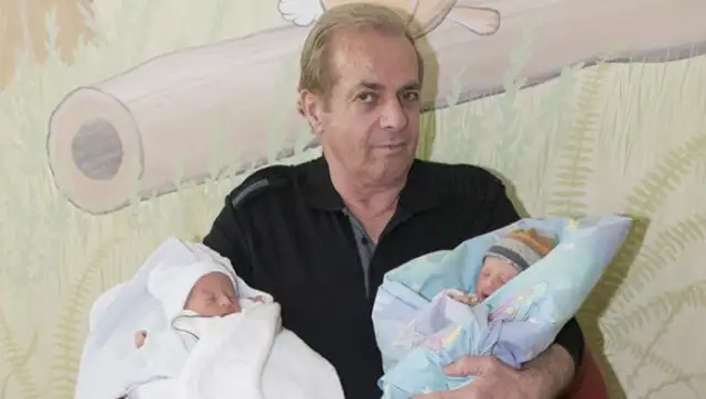 The-proud-father-presented-at-the-Klinikum-Wels-his-little-twin-sons-Eldion-and-Elmedin-575x325.webp