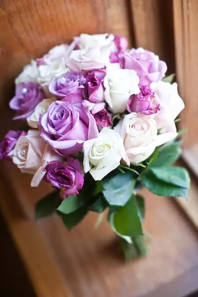 the_pros-wedding_flowers-purple_and_white.webp