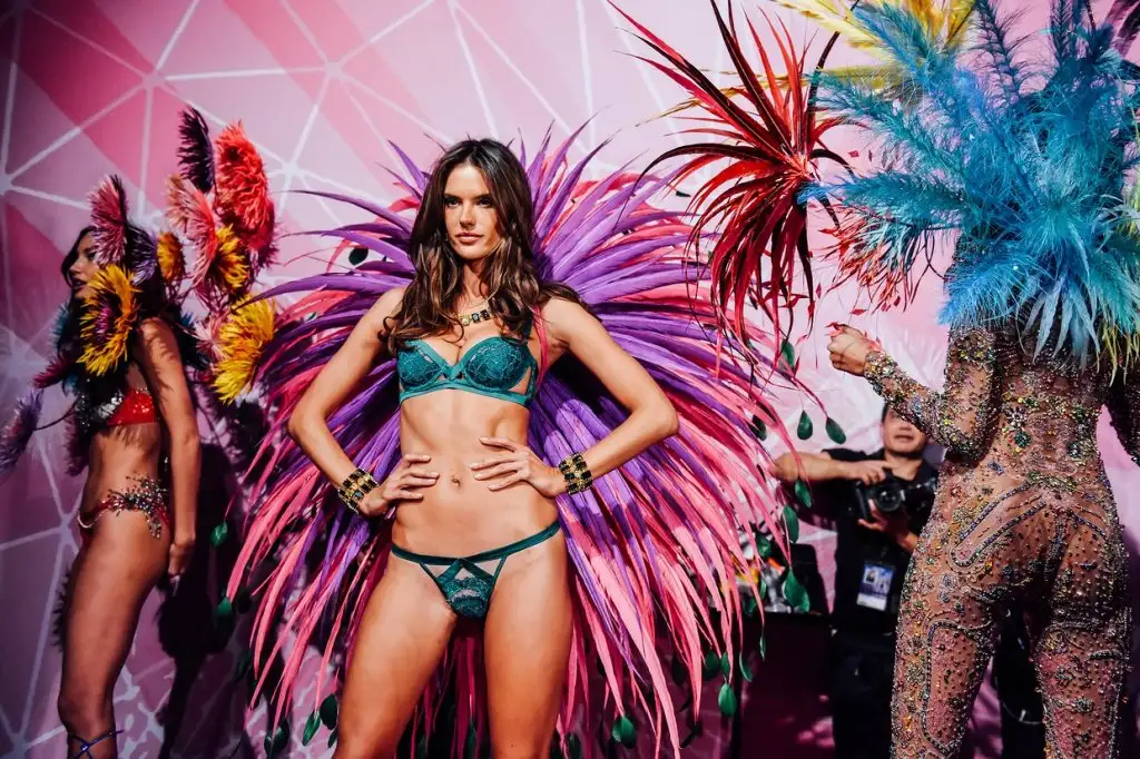 tommy-ton-victoria-secret-fashion-show-2015-14.webp
