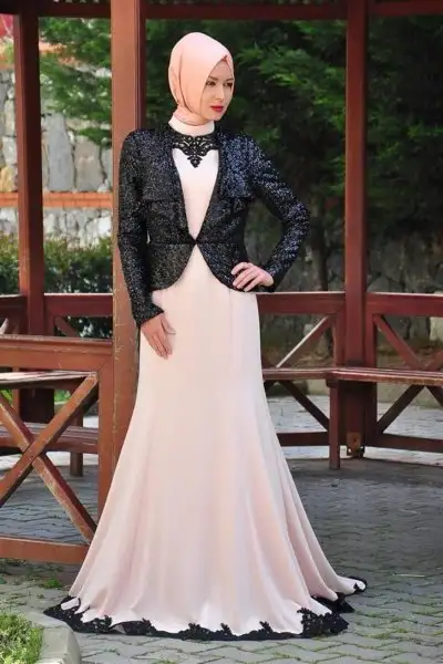 Toz-pembe-abiye-deri-ceket-kombini.webp