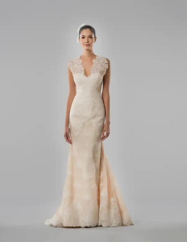 traje-de-novia-linea-sirena-con-escote-pronunciado-y-confecc-87540.webp