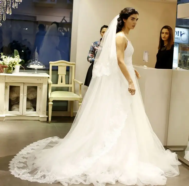 Tuba-Büyüküstün-Kara-Para-Aşk-Elif-gelinlik-modeli.webp