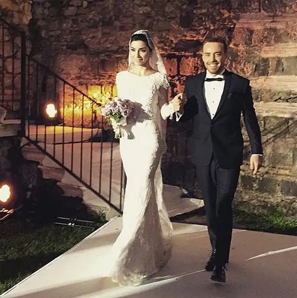 turk-unlulerin-gelinlikleri-13508-1152016165729.webp