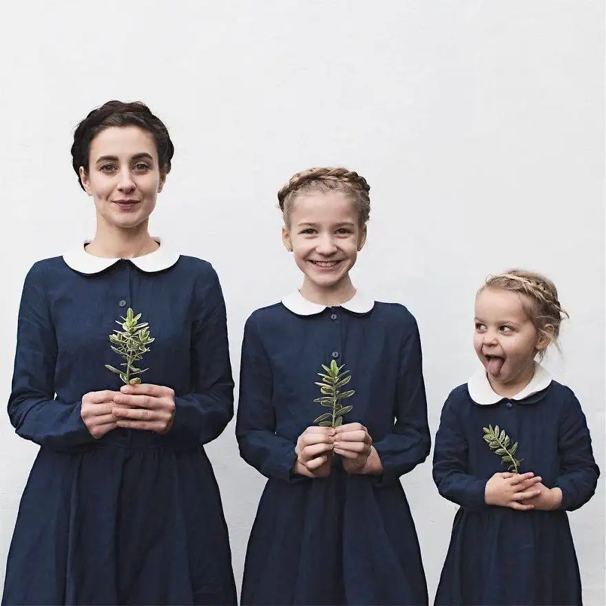 uyumlu_giyinerek_konsept_fotograflar_cekilen_anne_ve_kizlari (13).webp