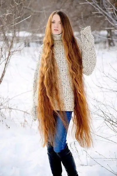 uzun_saclari_ile_fenomen_oldu (10).webp