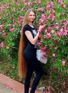 uzun_saclari_ile_fenomen_oldu (4).webp