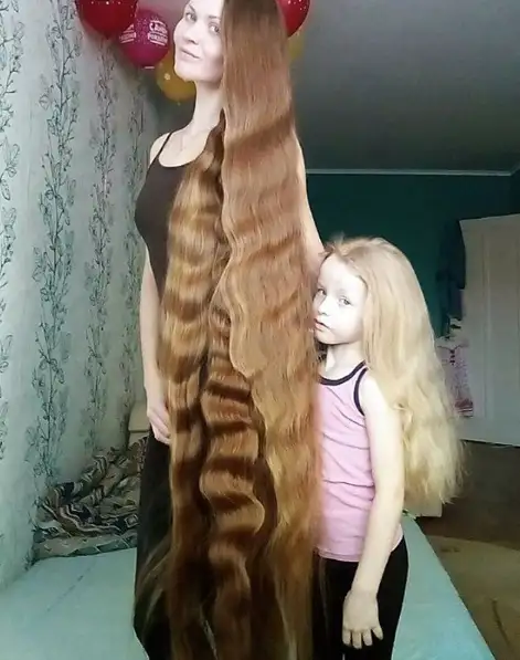 uzun_saclari_ile_fenomen_oldu (4).webp