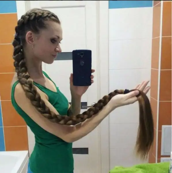 uzun_saclari_ile_fenomen_oldu (7).webp