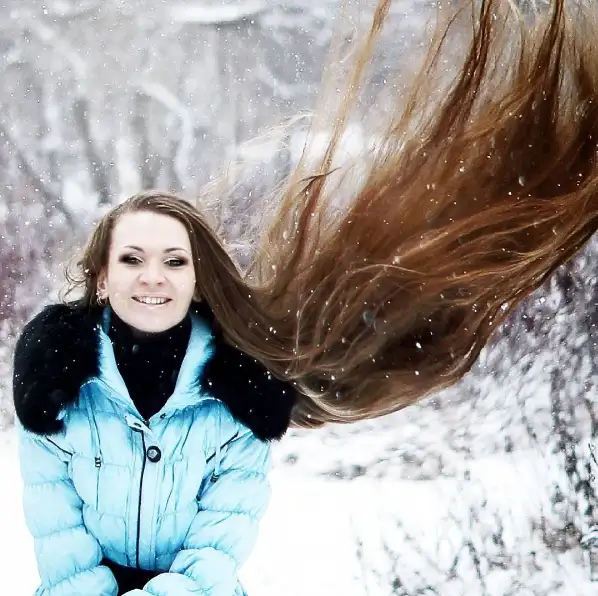 uzun_saclari_ile_fenomen_oldu (7).webp