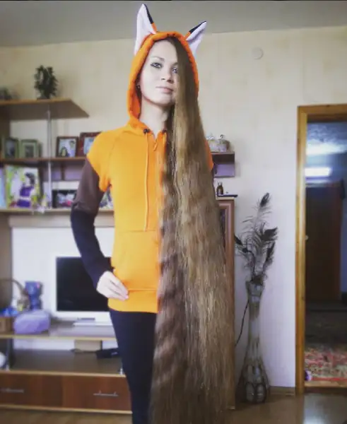 uzun_saclari_ile_fenomen_oldu (8).webp