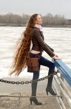 uzun_saclari_ile_fenomen_oldu (9).webp