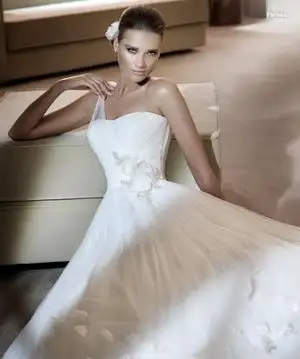 vakko-wedding-tek-askı-gelinlik-2014-2015.webp