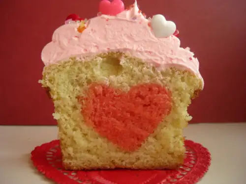 Valentine-Love-Cup-Cake-HD-Wallpapers-5.webp