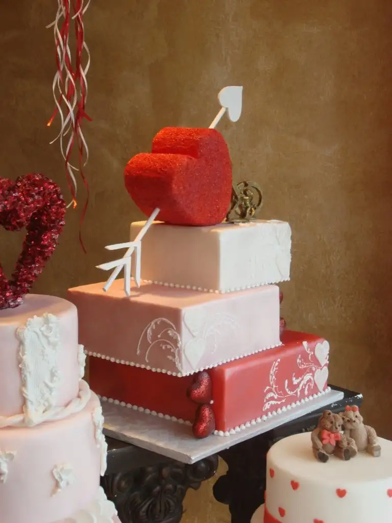 valentines-day-cakes-cupcakes-mumbai-22.webp