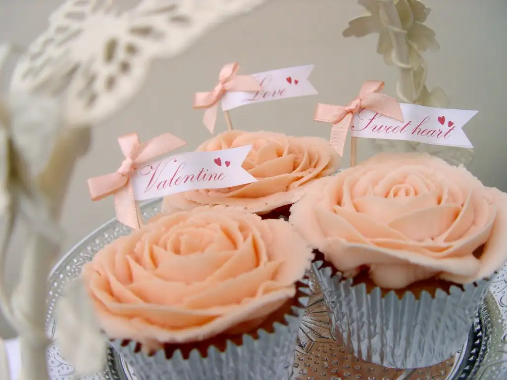 valentines-day-cakes-cupcakes-mumbai-23.webp