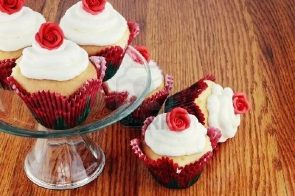 valentines-day-cakes-cupcakes-mumbai-25.webp