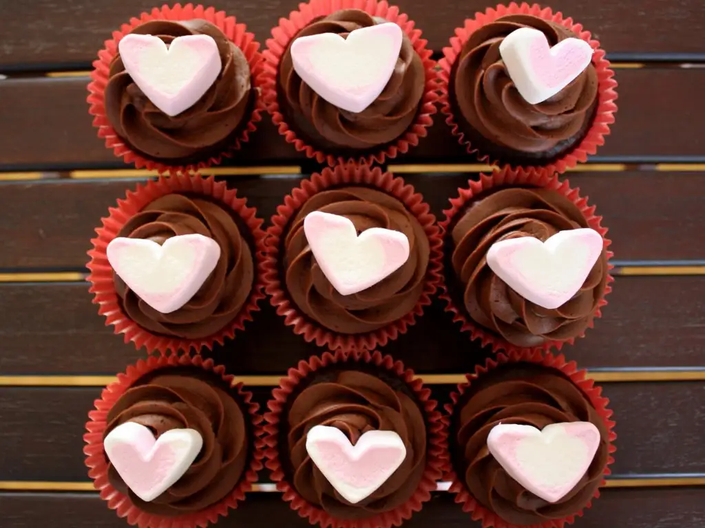valentines-day-cakes-cupcakes-mumbai-3.webp