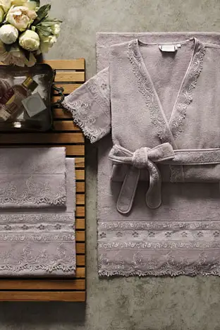 valeron farrah bayan bornoz.webp