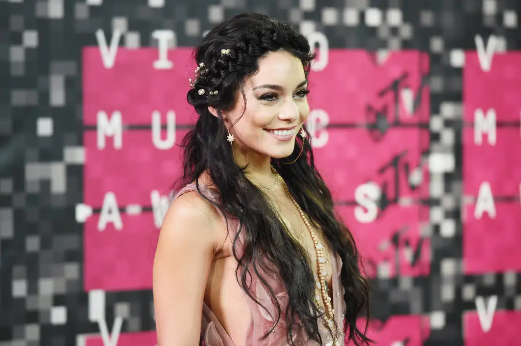 Vanessa-Hudgens-2015-MTV-VMAs (1).webp