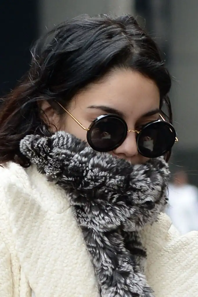 vanessa-hudgens-arrives-at-her-play-in-nyc-3-20-15_3.webp