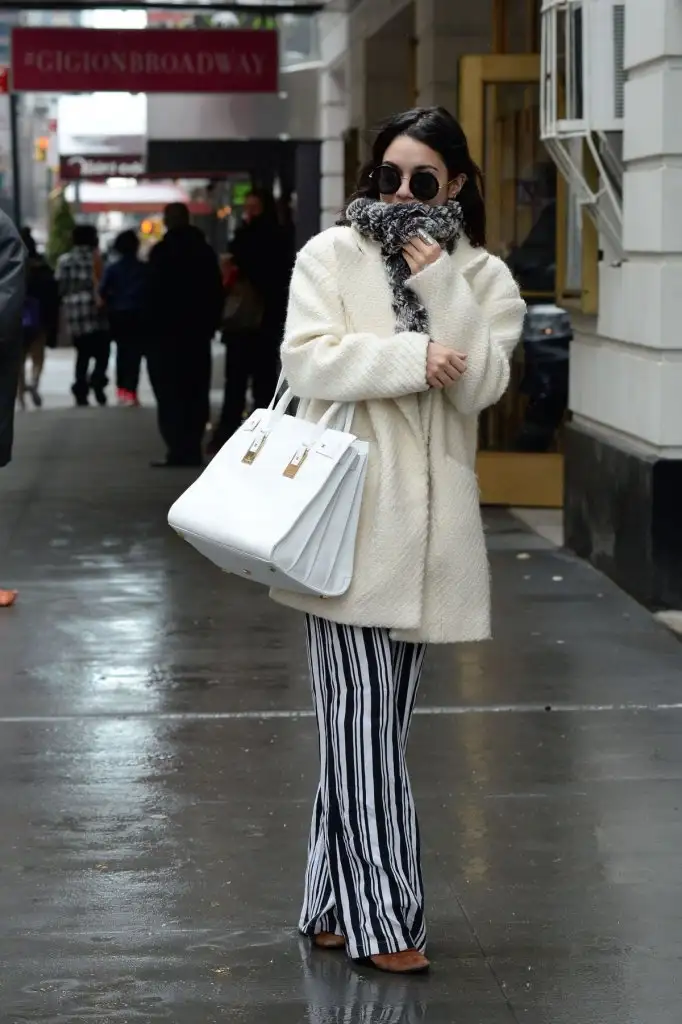 vanessa-hudgens-arrives-at-her-play-in-nyc-3-20-15_5.webp