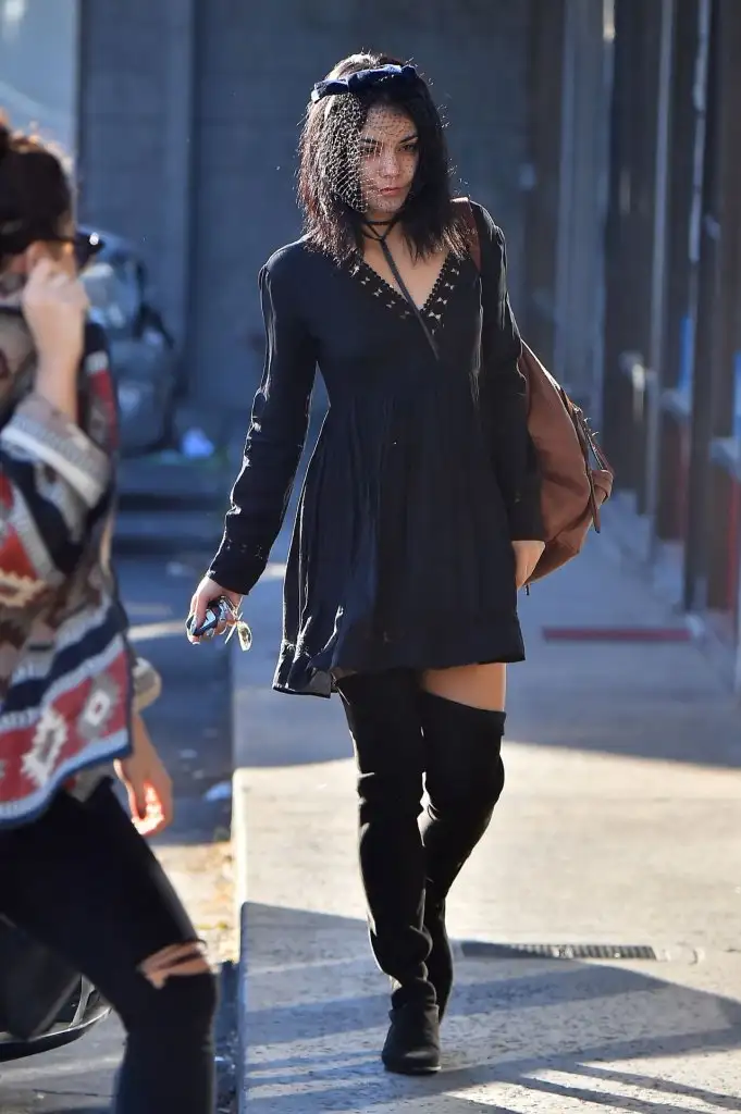 vanessa-hudgens-out-in-los-angeles-october-2015_1.webp