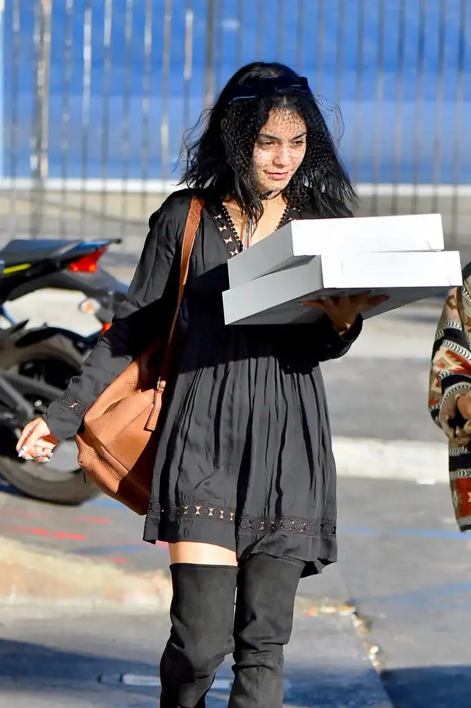 vanessa-hudgens-out-in-los-angeles-october-2015_4.webp