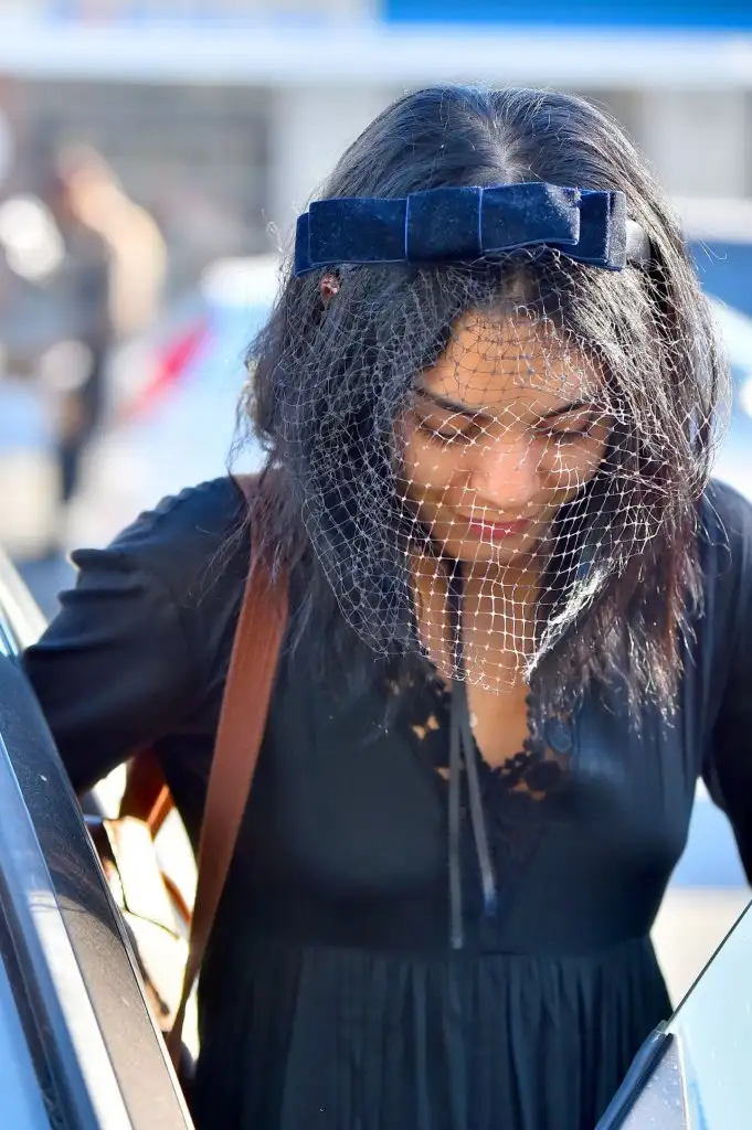 vanessa-hudgens-out-in-los-angeles-october-2015_9.webp