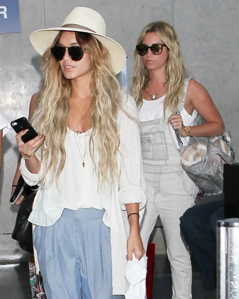 Vanessa+Hudgens+Vanessa+Hudgens+Ashley+Tisdale+BWIyrkpt7sEx.webp
