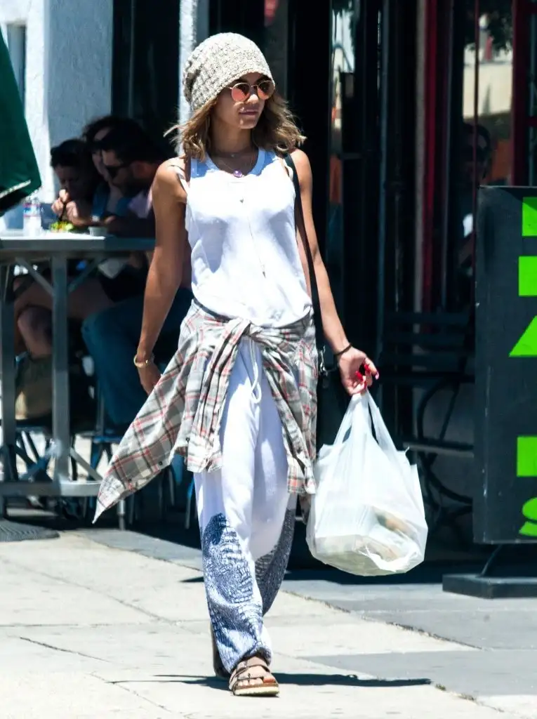 Vanessa+Hudgens+Vanessa+Hudgens+Grabs+Lunch+_TxJXici6j6x.webp