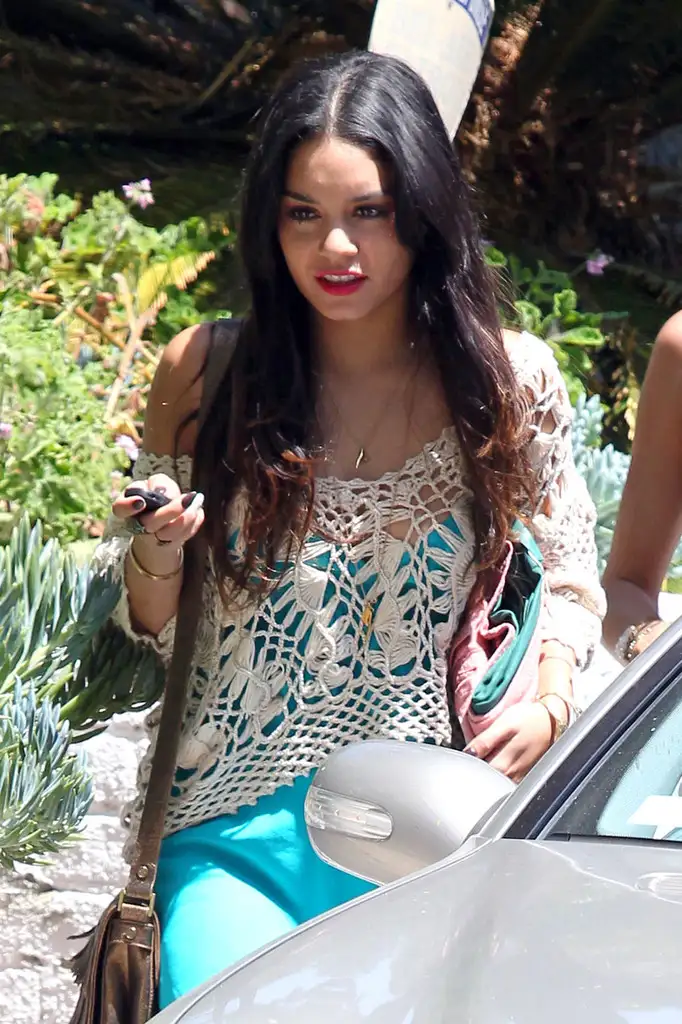 Vanessa+Hudgens+Vanessa+Hudgens+Jumps+Convertible+9q-kuBklzrLx.webp