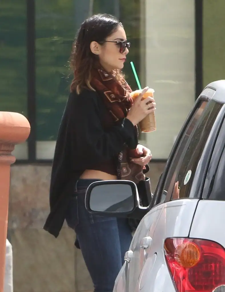 Vanessa+Hudgens+Vanessa+Hudgens+Stops+Starbucks+u79PP0hSfDEx.webp