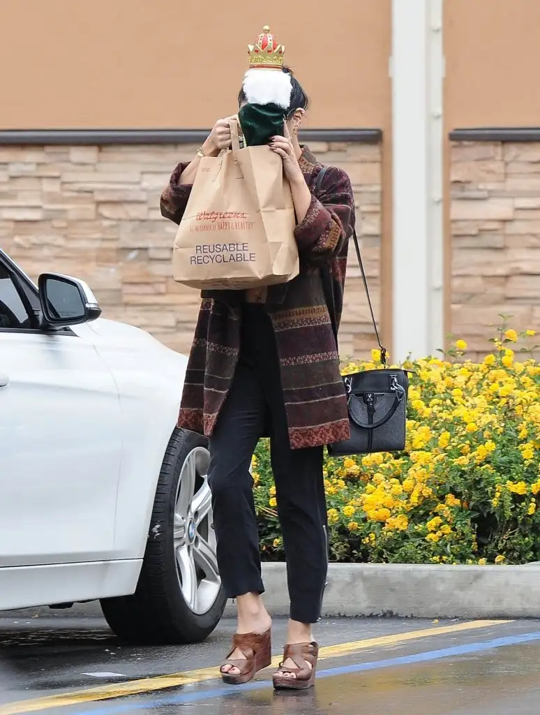 Vanessa+Hudgens+Vanessa+Hudgens+Stops+Walgreens+G6zRIJ1G-odx.webp