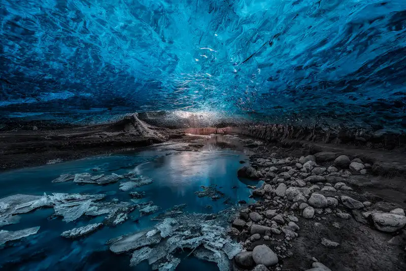 vatnajökull-glacier-ice-cave.webp