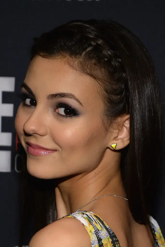 Victoria+Justice+Makeup+Smoky+Eyes+pdqolGW2eQ9x.webp