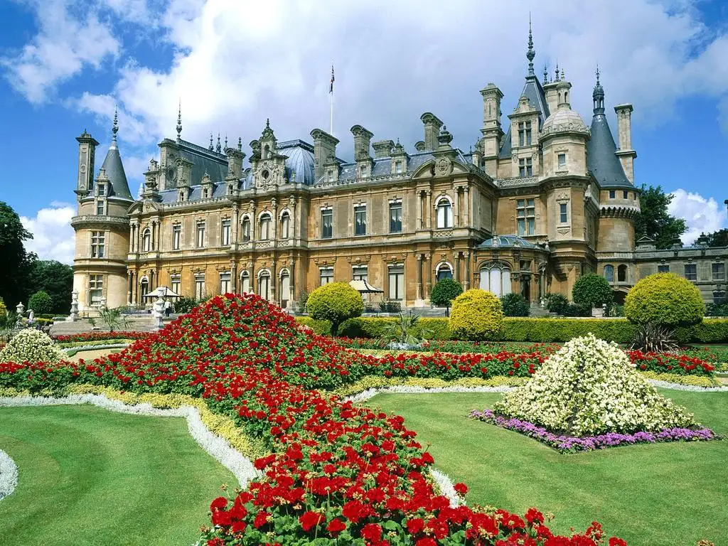 Waddesdon_Manor_sarayi.webp