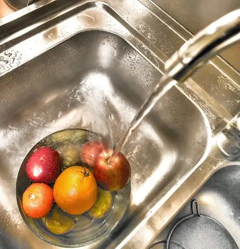 washing-fruits-and-vegetables.webp