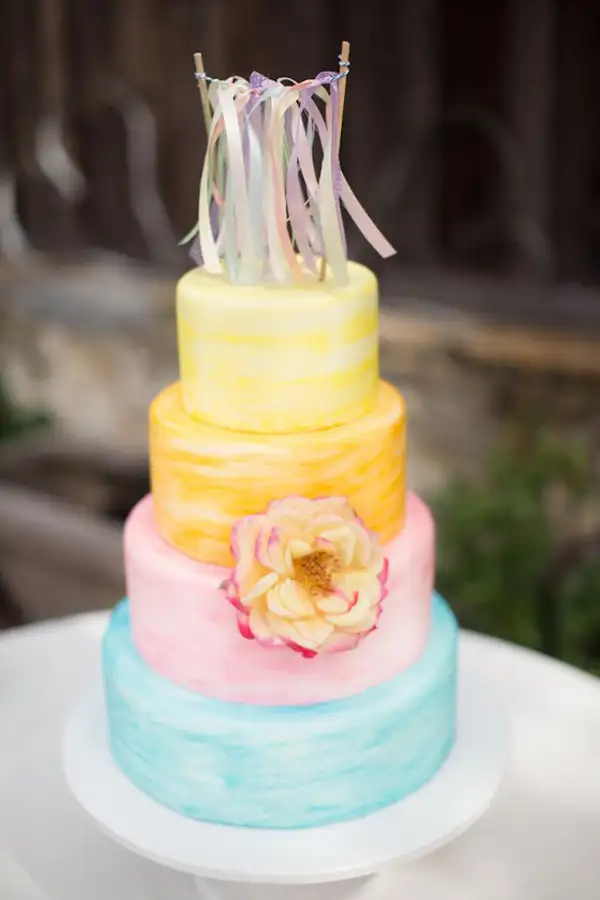 Watercolour-wedding-Cake-laura-hernandez-photography-mainstreet-bakery-catering.webp
