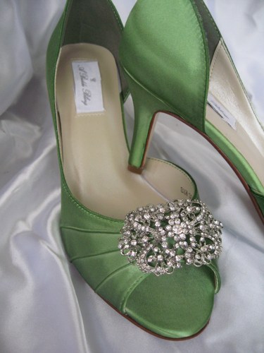 wedding_shoes_apple_green_bridal_shoes_with_vintage_style_brooch_5d51d2e1.jpg